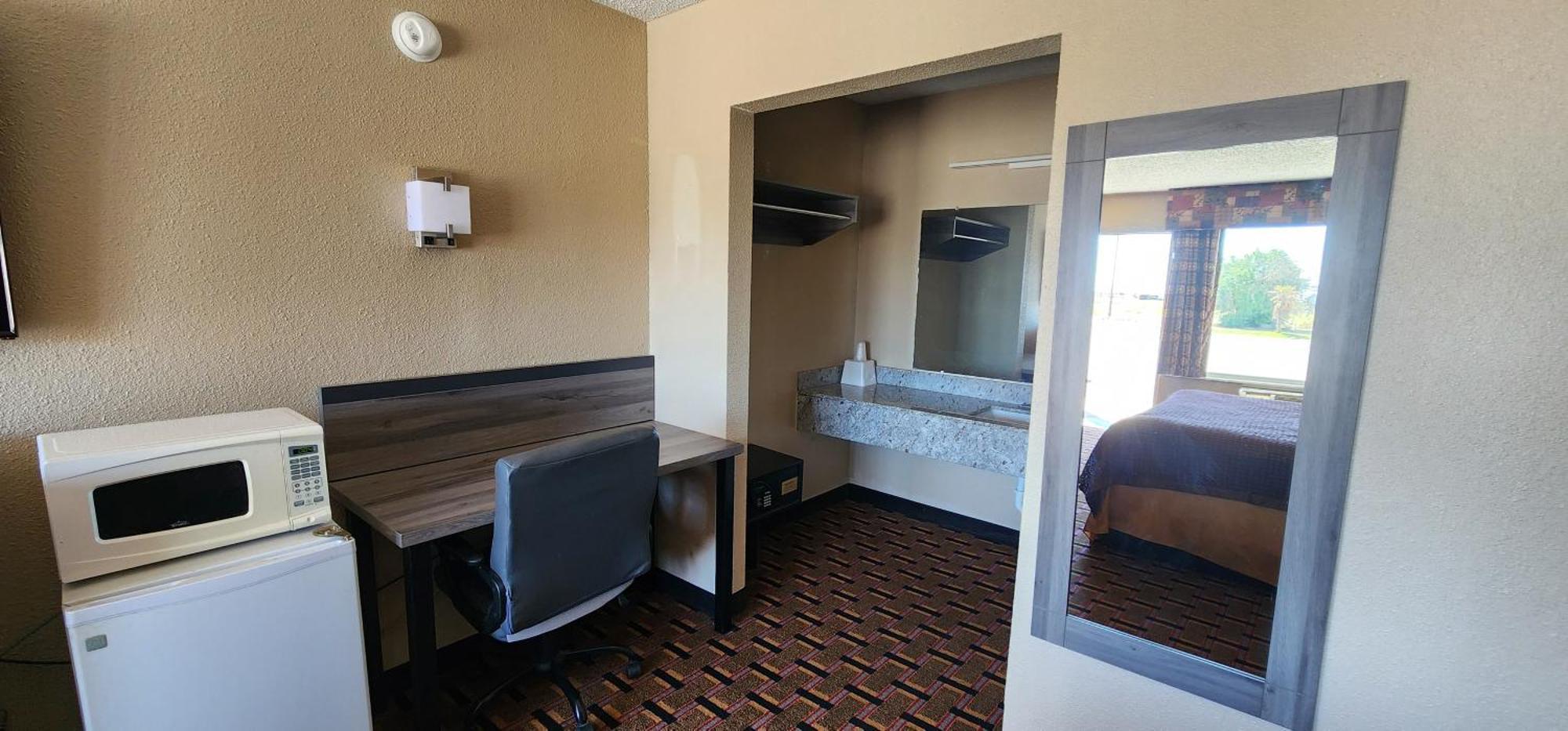 Super 7 Inn Midland Dış mekan fotoğraf