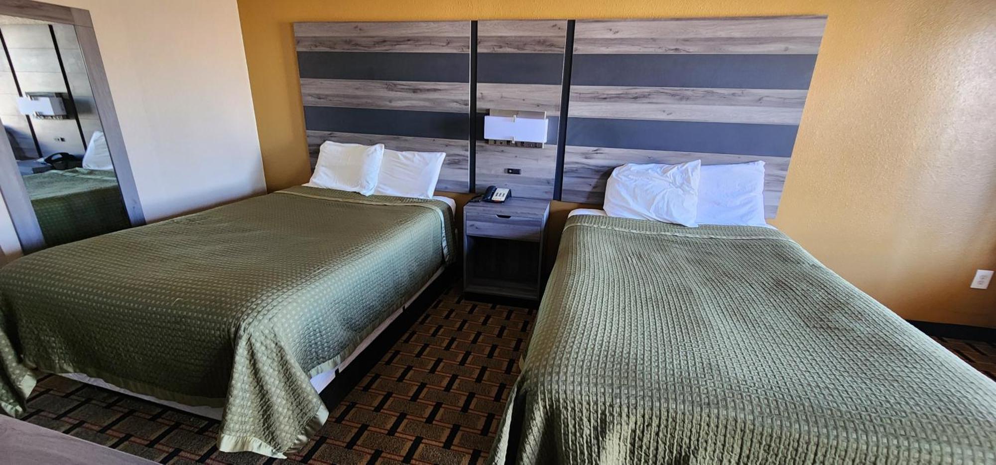 Super 7 Inn Midland Dış mekan fotoğraf