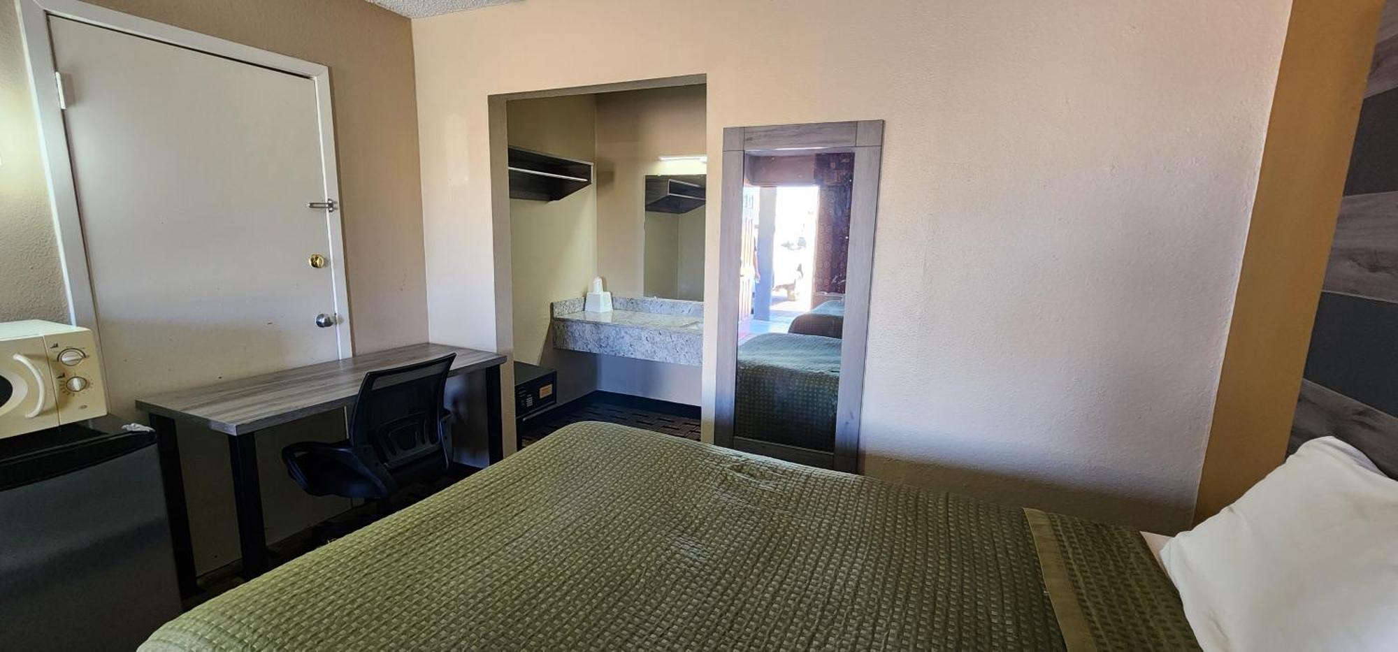Super 7 Inn Midland Dış mekan fotoğraf